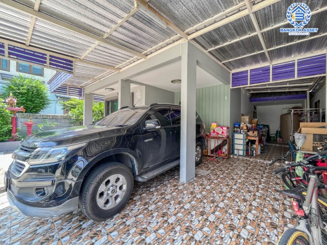 *****บ้านแฝดมือสองย่านนนทบุรี ม.โกลเด้นอเวนิว แจ้งวัฒนะ-ติวานนท์ เนื้อที่กว้าง 40.30  ตร.ว. ฟังก์ชัน 3 ห้องนอน 2 ห้องน้ำ ที่จอดรถ 2 คัน บ้านสวย พื้นที่ใช้สอยเยอะ ภายในสภาพสวย บนทำเลแห่งการเดินทาง ใกล้รถไฟฟ้าสายสีชมพู "แจ้งวัฒนะ-ปากเกร็ด28" และจุดทางด่วน "แจ้งวัฒนะ"